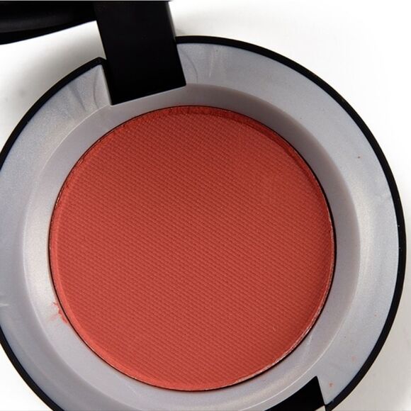 Mac Cosmetics Powder Kiss Soft Matte Eyeshadow - Picture 5 of 6